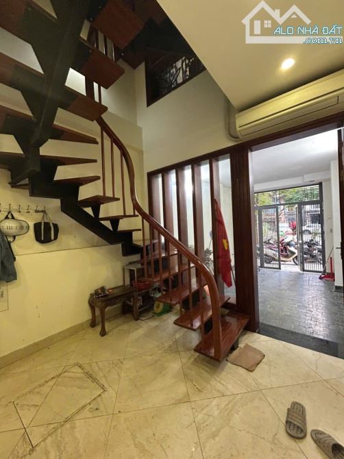 Nhà mặt ngõ ô tô, 50m2, 4 phòng ngủ, Vương Thừa Vũ, Thanh Xuân.15,3 tỷ còn thương lượng