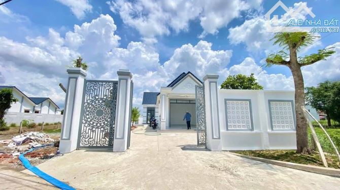 NHÀ VƯỜN NGHỈ DƯỠNG 1000m² . Đường Xe Hơi. Sổ Hồng Riêng