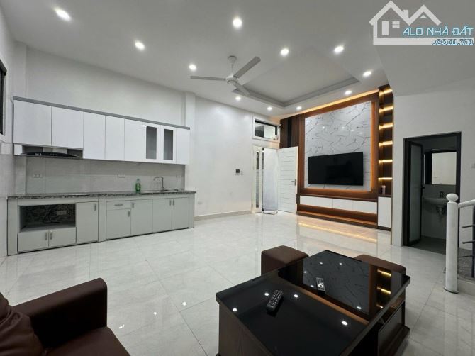 KIM QUAN - VIỆT HƯNG -   NGÕ RỘNG _ BA GÁC VÀO NHÀ _ NHÀ MỚI  ĐẸP LONG LANH - Ở NGAY