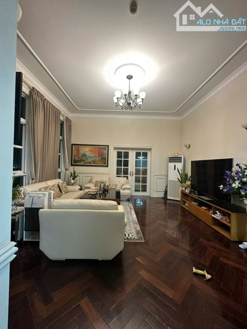 Căn hộ 181m - 3n2vs gác xép rộng 30m Cc The Manor trung tâm Mỹ Đình, full nội thất đẹp
