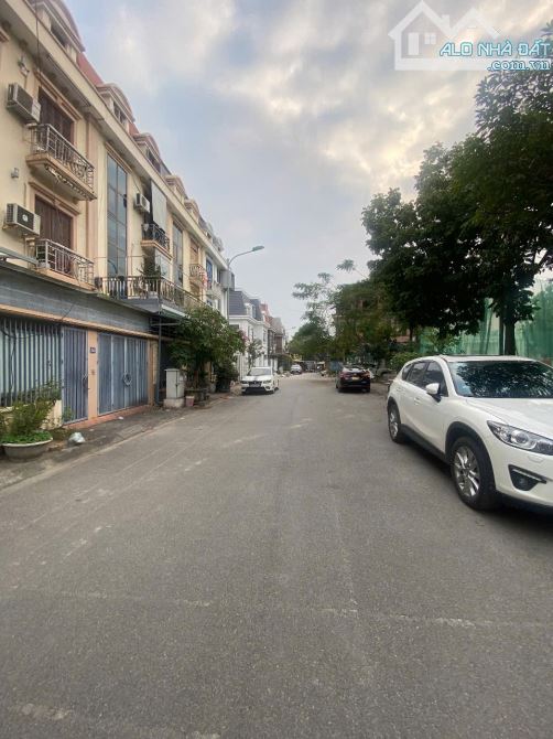 Siêu phẩm liền kề kinh doanh, đầu tư mặt đường sa đôi 90m2 25 tỷ, hàng xóm Vin Green Bay 2