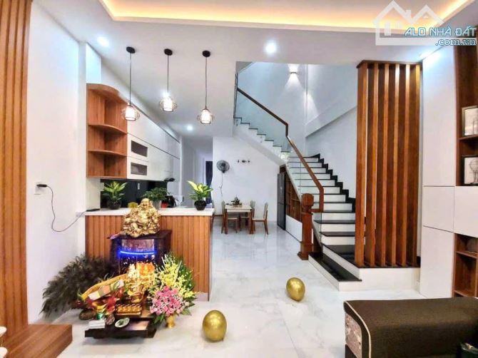NHÀ 3 TẦNG - 2 MẶT TIỀN - KIẾN TRÚC HIỆN ĐẠI - VỊ TRÍ VÀNG GIỮA LÀNG ĐẠI HỌC - HUẾ