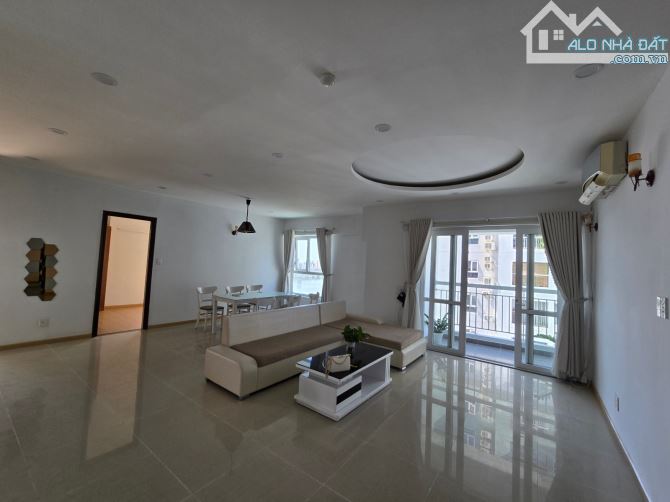 Bán căn hộ Đà Nẵng Plaza, 06 Nguyễn Du, Thạch Thang, Hải Châu, DT 130m2, 5,9 tỷ.