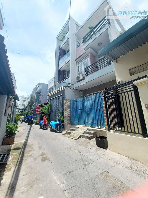 Bán nhà Quận 7, Phường Tân Quy, gần Nguyễn Thị Thập, hẻm xe hơi, 4.3m x 16m, nhích 8 tỷ