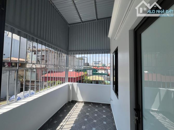 Bán nhà Phố Vọng 36m2, 5T thang máy, gần phố, có sân cổng riêng. Giá 8.89 tỷ sổ đỏ riêng