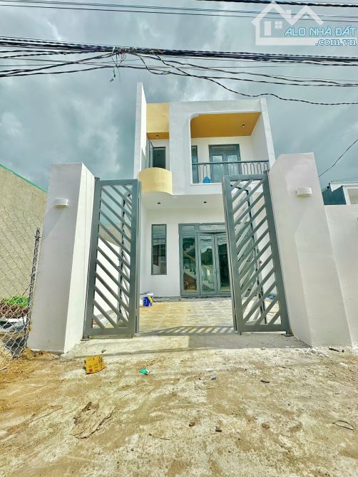 BÁN GẤP NHÀ MẶT TIỀN KINH DOANH XÂY DỰNG KIÊN CỐ 1 TRỆT 1 LẦU, SAU TRƯỜNG TH TÂN PHÚ ẤP 5 - 10