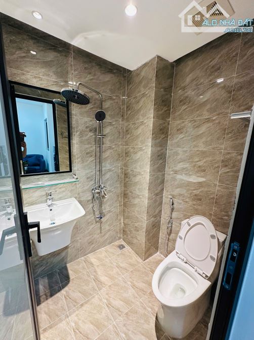 Cho Thuê CCMN Ngõ 96 Đê La Thành  Đống Đa 30m2 Studio Ban Công Cửa Sổ Thang Máy Trống 11P - 11