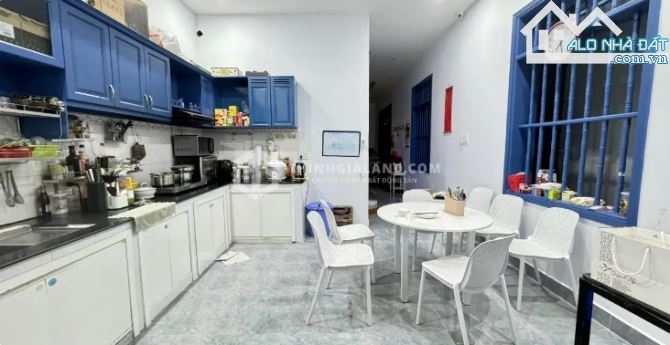 BÁN NHÀ ĐẸP 2 TẦNG HẺM ÔTÔ 7 CHỖ VÀO NHÀ 6x26=150M2 GẦN BIỂN VŨNG TÀU GIÁ TỐT 8.7 TỶ - 1
