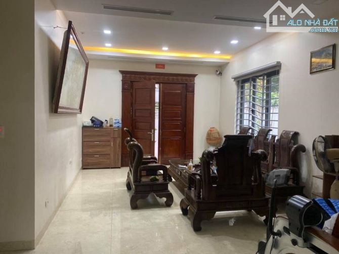 Bán nhà Lạc Long Quân, Cầu Giấy. Dt 76m², ô tô vào nhà, gần Hồ Tây, 5 tầng, giá 23.9 tỷ. - 1