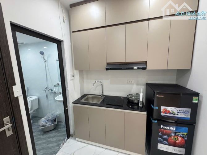 Chung cư mini Nguyên Hồng 22 phòng, DT 1.2tỷ/năm, ba gác thông, 20m ra ô tô tránh, 83m - 1