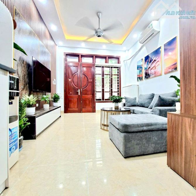 CẦN BÁN GẤP - NHÀ ĐẸP LONG BIÊN - NGON - BỔ -  RẺ - VỊ TRÍ ĐẸP, ĐẮC ĐỊA - VIEW THOÁNG - NG - 1