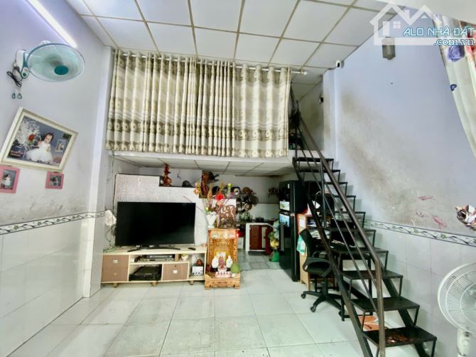 Nhà gần mặt tiền, đối diện chung cư Celadon, 3.3 tỷ - 1