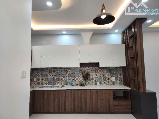 BÁN GẤP VILLA HẺM XE HƠI GẦN MÂY LANG THANG. DIỆN TÍCH LỚN GIÁ HỢP LÝ ĐẦU TƯ. - 1
