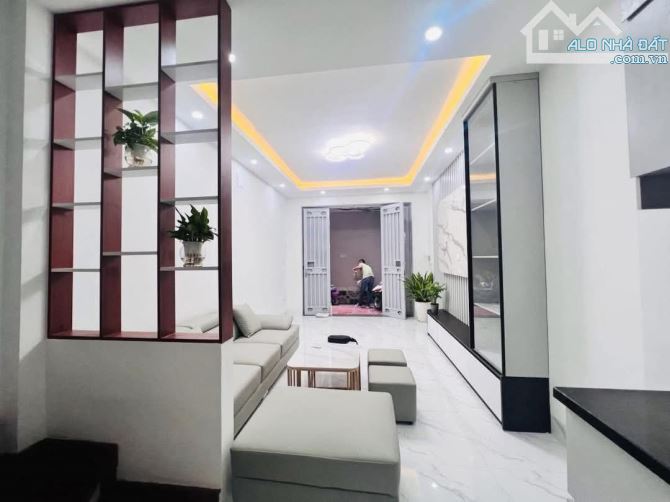 NHÀ CẦU GIẤY NGAY GẦN ĐH SƯ PHẠM 35M2 - 5T - NHỈNH 7 TỶ VỊ TRÍ ĐẸP 2 MẶT THOÁNG GẦN PHỐ - 1