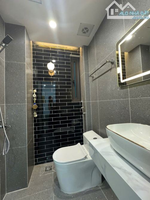Toà CHDV Chùa Bộc, Đống Đa, Dt : 68m2, 20 p, giá 17.3 tỷ, 110tr/th, 100m ra HV Ngân Hàng. - 1