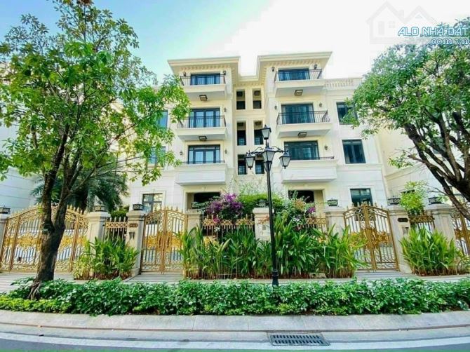 (Biệt thự Q1) Bán Biệt thự góc 2MT rẻ nhất Q1. 12.5x19 vuông. CN:240m2 Giá chỉ 130 tỷ - 1