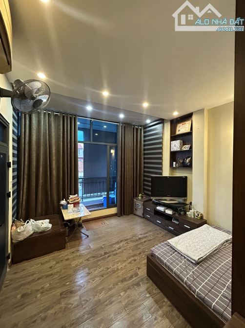 Bán nhà mặt phố Tạ Quang Bửu, Hai Bà Trưng, tiện kinh doanh 5 tầng 33m2 giá 13.5 tỷ