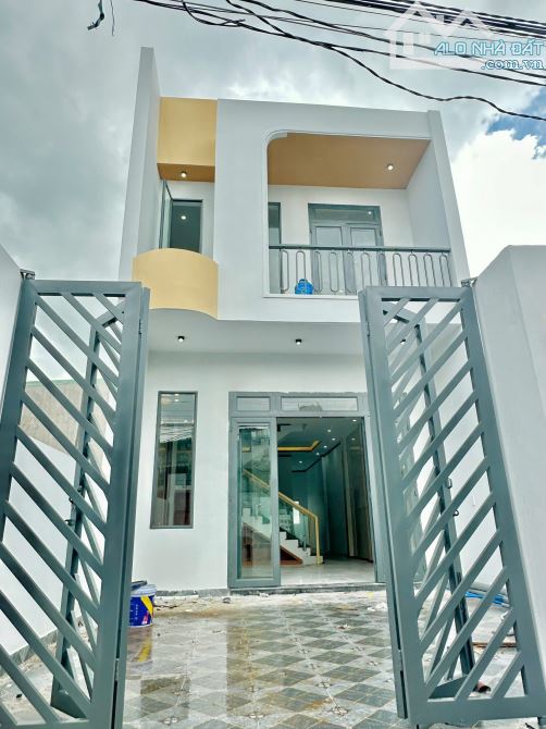 BÁN GẤP NHÀ MẶT TIỀN KINH DOANH XÂY DỰNG KIÊN CỐ 1 TRỆT 1 LẦU, SAU TRƯỜNG TH TÂN PHÚ ẤP 5 - 1