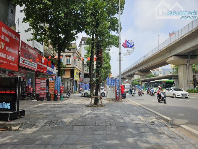 BÁN ĐẤT TẶNG NHÀ CẤP 4 MẶT PHỐ QUANG TRUNG-KINH DOANH ĐỈNH-VỊ TRÍ ĐẸP,DT 60M. - 1