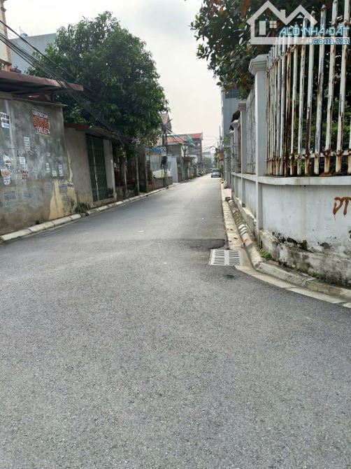 Bán mảnh đất 275m2 hai mặt tiền đẹp tại Sáp Mai, Võng La,Đông Anh,Hà Nội - 1