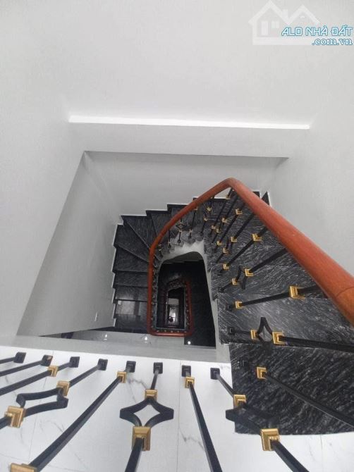 Nhà hiếm - Xuân La - 38m2 5 tầng chào 7.8 tỷ - Ngõ thông - Gần Phố - Sổ vuông đẹp - 1