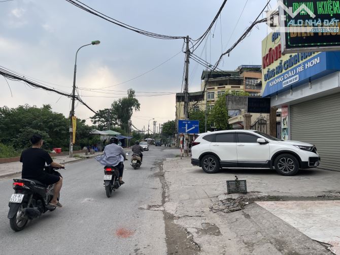 Bán nhà 3 tầng mặt đường Ngũ hiệp SĐCC DT 82 m2 thuận tiện kinh doanh và văn phòng công ty