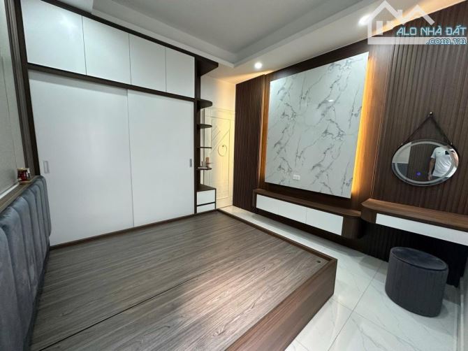 KIM QUAN - VIỆT HƯNG -   NGÕ RỘNG _ BA GÁC VÀO NHÀ _ NHÀ MỚI  ĐẸP LONG LANH - Ở NGAY - 1
