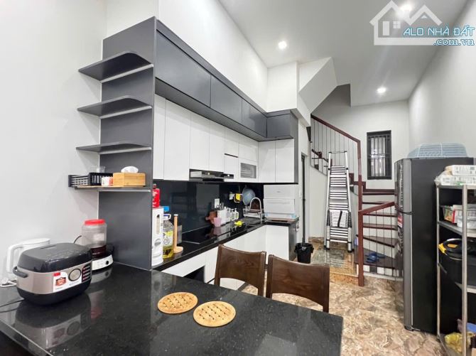 Nhà phân lô, 42m2, 4 phòng ngủ, phố Mạc Thái Tổ, Cầu Giấy.Giá 19.05 tỷ, còn thương lượng. - 12