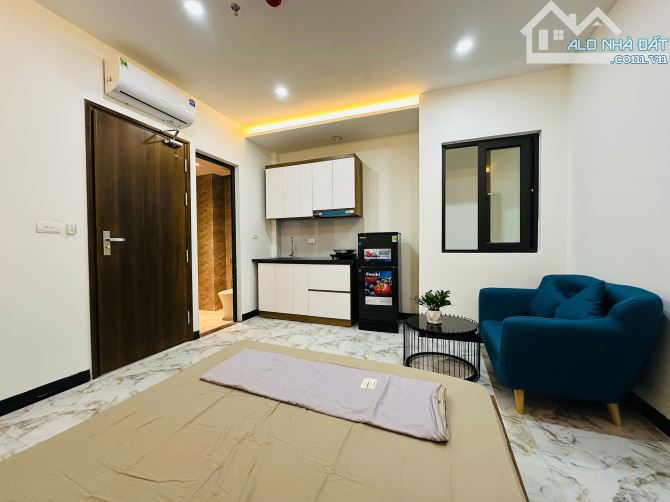 Cho Thuê CCMN Ngõ 96 Đê La Thành  Đống Đa 30m2 Studio Ban Công Cửa Sổ Thang Máy Trống 11P - 12