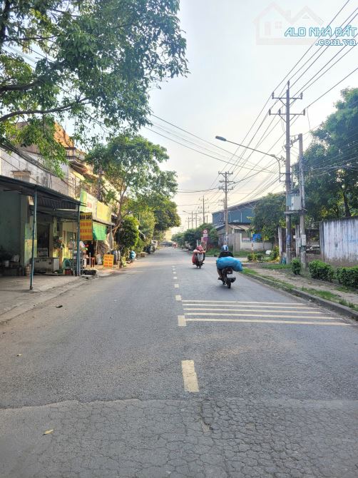 9Tỷ6__183m2__Bán Đất tặng dãy trọ Góc 2 mặt tiền KDC Quân Đoàn 4, gần cầu vượt Sóng Thần - 2