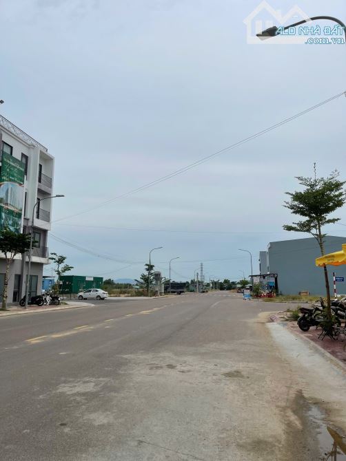 Bán lô đất đối diện chung cư IEC long vân LG Đg rộng 24m dt 92,8m2 giá 3ty550 - 2
