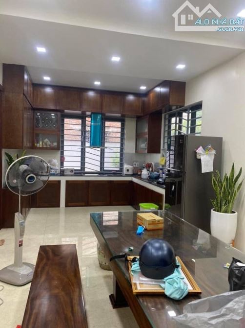 Bán nhà Lạc Long Quân, Cầu Giấy. Dt 76m², ô tô vào nhà, gần Hồ Tây, 5 tầng, giá 23.9 tỷ. - 2