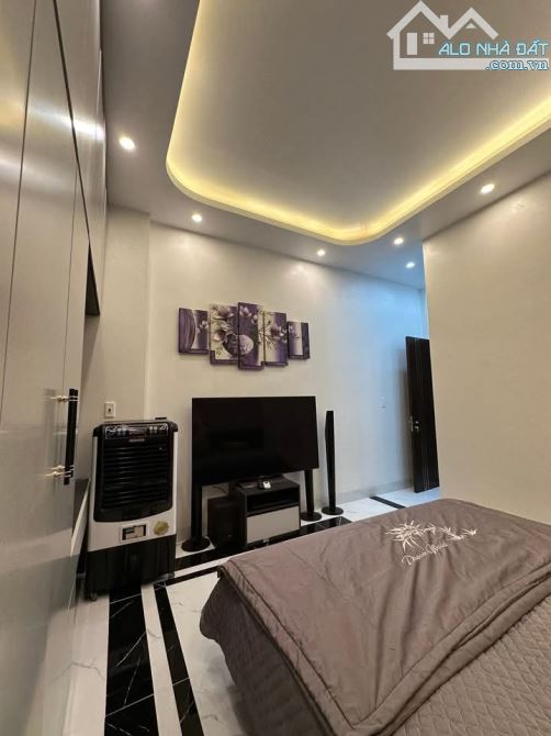 Nhà đẹp 3 tầng mặt đường Đinh Thị Ván - 2