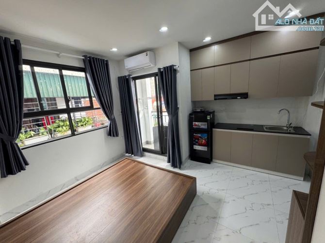Chung cư mini Nguyên Hồng 22 phòng, DT 1.2tỷ/năm, ba gác thông, 20m ra ô tô tránh, 83m - 2