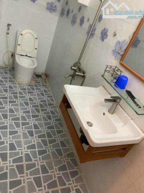 Nhà bán: đường 4lô tư. Q Bình Tân. DTSD 145m2. 4 tầng. Giá 20 tỷ - 2