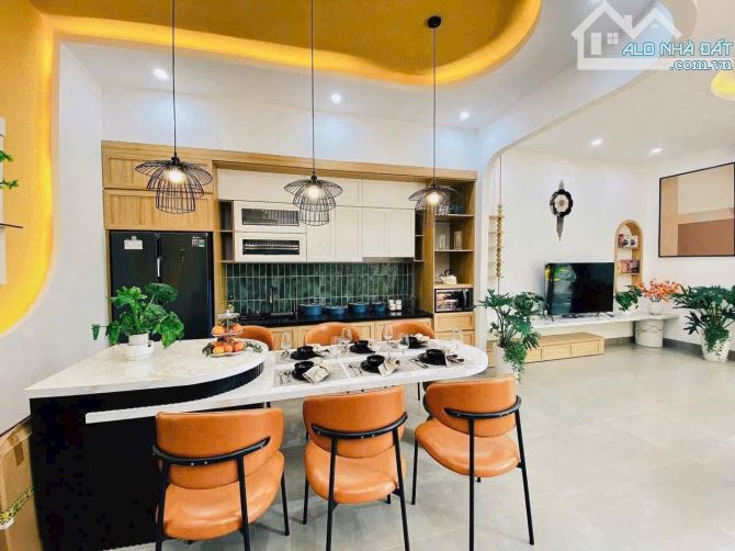 NHÀ ĐẸP CHÍNH CHỦ, MẶT TIỀN, HẺM XE HƠI NGAY TRUNG TÂM THỦ DẦU MỘT. - 2