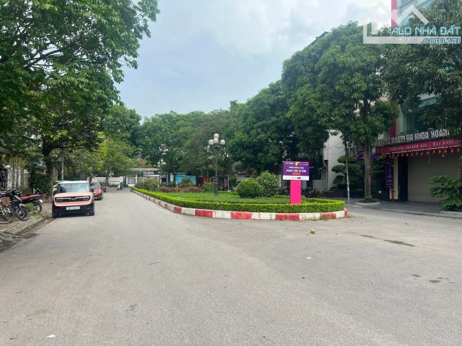 Bán biệt thự KĐT Văn Quán, nhà thuộc trục chính, cách hồ 20 m, diện tích 210 m2 giá 79 tỷ. - 2