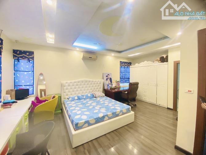 Siêu phẩm ! Bán Biệt Thự Việt Hưng DT:198m2.Mặt phố ô tô tránh , Kinh Doanh ,View vườn hoa - 2