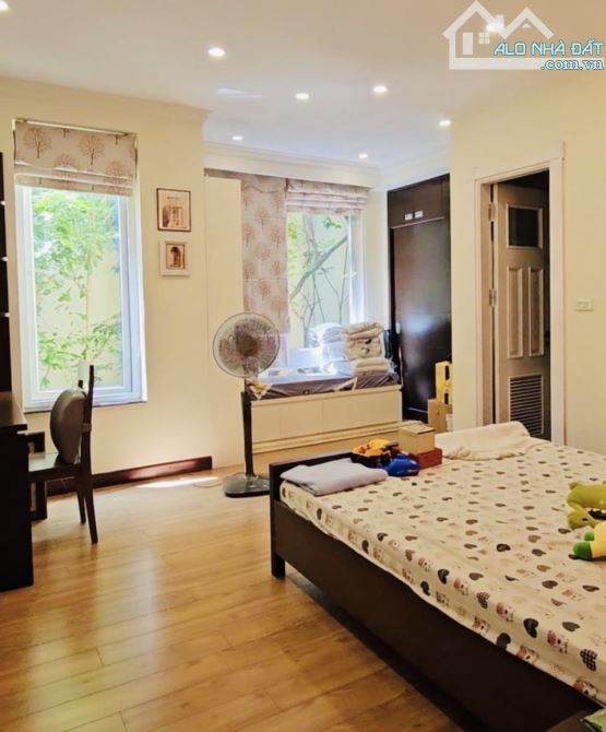 Bán Biệt Thự Việt Hưng DT:209m2 x 11m2 .Khu Vip. Giá :52 tỷ - 2