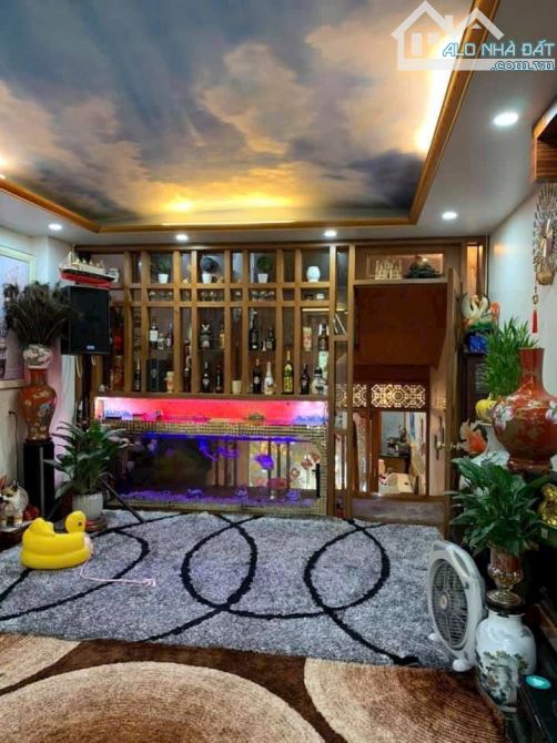 Nhà 4 tầng x 90m mặt chợ Lũng Hoa. Giá 10.5 tỷ - 2