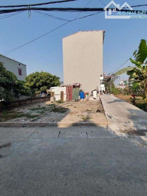 SIÊU PHẨM PHÂN LÔ CHÚC SƠN 2 Ô TÔ TRÁNH GIÁ CHỈ NHỈNH 3 TỶ - 2