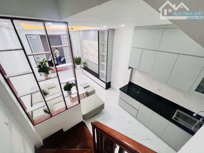NHÀ CẦU GIẤY NGAY GẦN ĐH SƯ PHẠM 35M2 - 5T - NHỈNH 7 TỶ VỊ TRÍ ĐẸP 2 MẶT THOÁNG GẦN PHỐ - 2