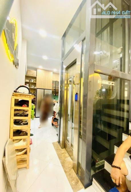 Q7 CÁCH QUẬN 1 CHỈ 1 CÂY CẦU 4 TẦNG 4PN CĂN GÓC HXH CÓ THANG MÁY 9.xT - 2