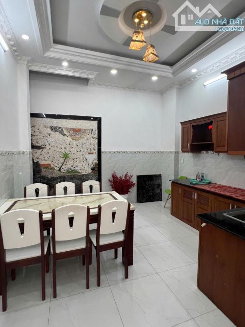 NHÀ PHỐ 4 TẦNG HIỆN ĐẠI MỚI ĐẸP Ở NGAY - HẺM XE TẢI TRÁNH- ĐÀO TÔNG NGUYÊN - TT NHÀ BÈ - 2