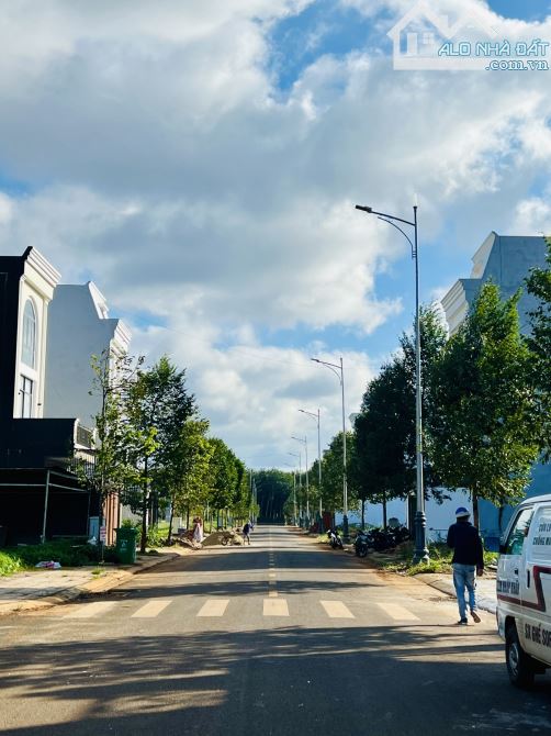 Một lô hướng Bắc, view công viên và nhà văn hóa tại Ân Phú ngang 6m - 2