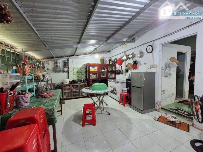 Nhà cấp 4 đang cho thuê 4tr/ tháng ngay trường Tiểu Học Tân Phú Trung. 590 triệu Giao sổ - 2