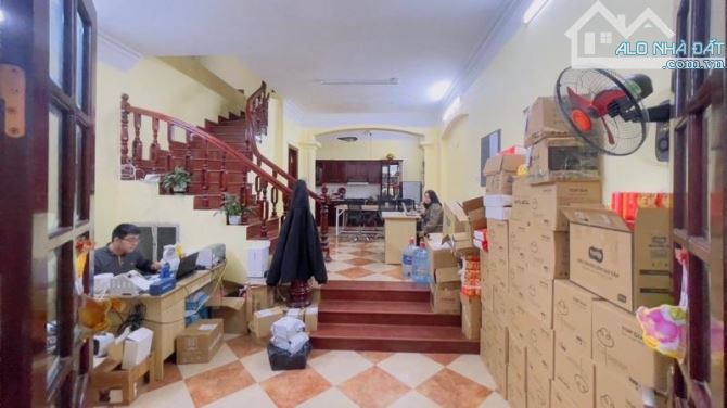 Phân Lô Hoàng Quốc Việt, ô tô tránh kinh doanh, 55m, 18 Tỷ - 2