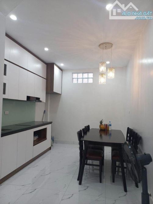 Nhà hiếm - Xuân La - 38m2 5 tầng chào 7.8 tỷ - Ngõ thông - Gần Phố - Sổ vuông đẹp - 2