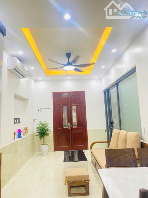 HÀO NAM - 50M RA MẶT PHỐ - TRUNG TÂM ĐỐNG ĐA 35m2 4 tầng mặt tiền 4m Giá 9.55 tỷ - 2