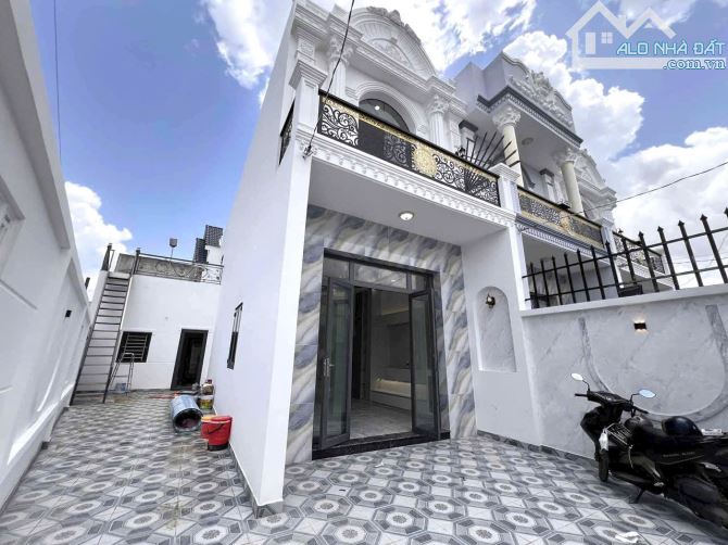 Nhà mới ngay Cầu Ông Thìn. Diện tích 5,7m dài 20m nở hậu 9,5m = 155m² 1 trệt 1 lầu - 2
